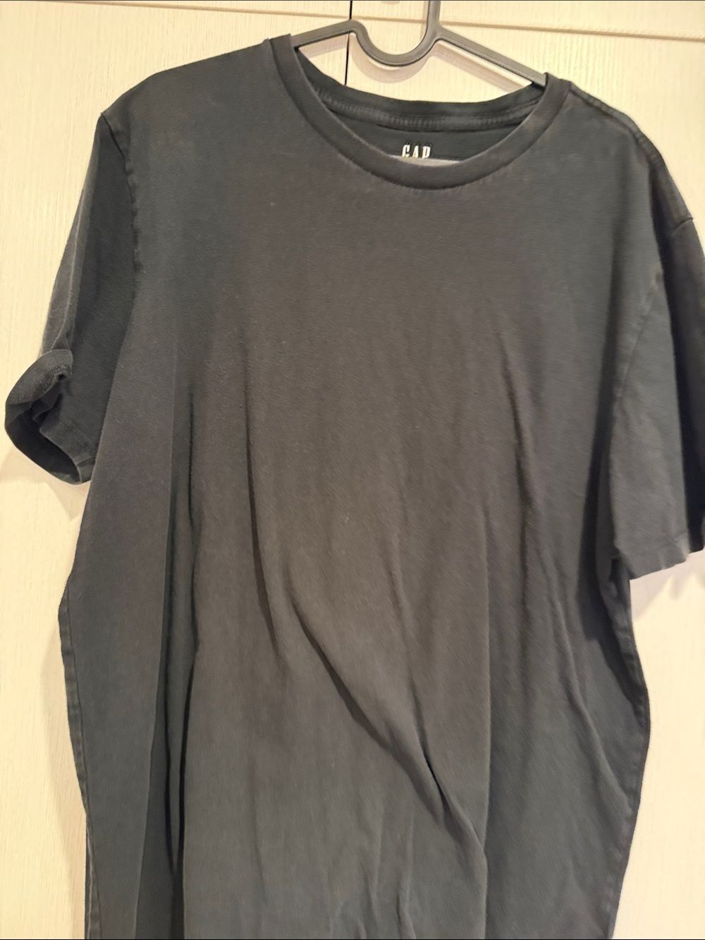 Guess Black Graphic Tee Set with Gold Logo bundle 4 - Picture 6 of 9